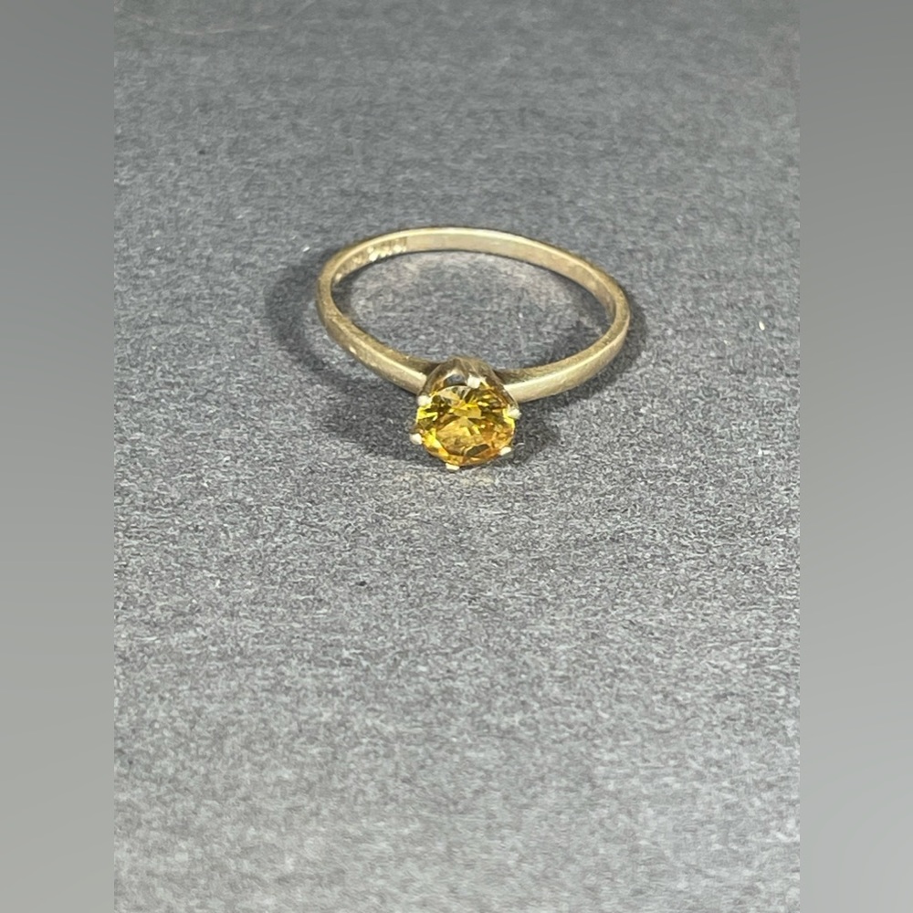10K Solid Yellow Gold 0.84Ctw Yellow Sapphire Ring 1.2 grams - Picture 9 of 10